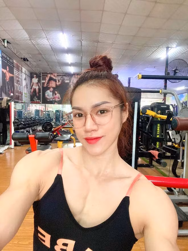 Ny Ny phải kiên trì tập luyện nhiều năm mới có được body như hiện tại. Trước đây, cô tìm đến gym để rèn luyện sức khoẻ và muốn có một vòng eo thon gọn.