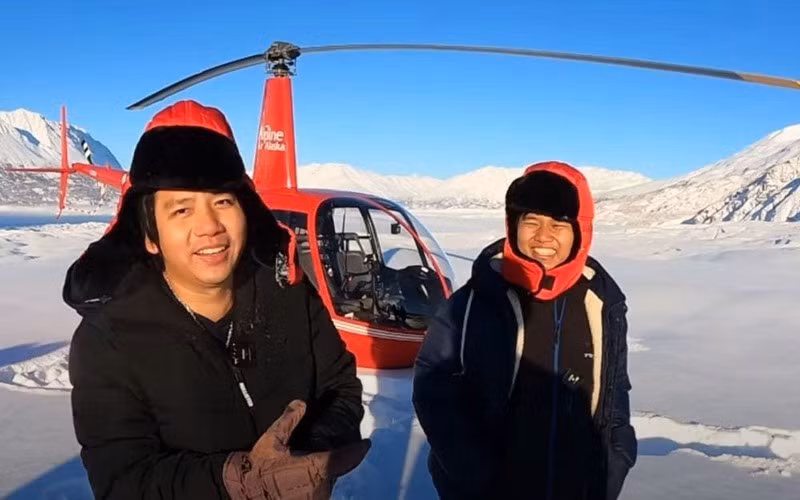 Vào thời điểm năm 2018, Khoa Pug là rich kid trong giới travel blogger, cho ra đời hàng loạt clip gây sốt khi du lịch ở những địa điểm đắt đỏ trên thế giới.