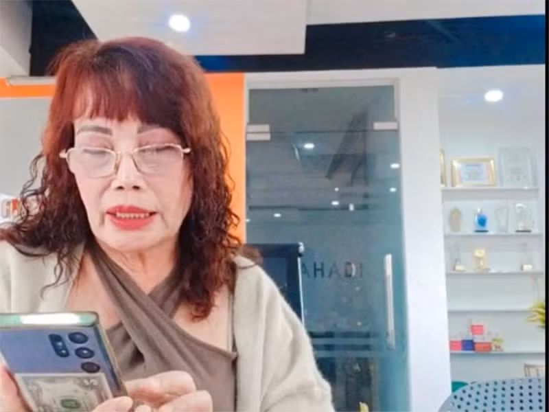 Bên cạnh đó, không ít người bày tỏ nghi vấn cô dâu Thu Sao đã làm dụng photoshop quá đà.