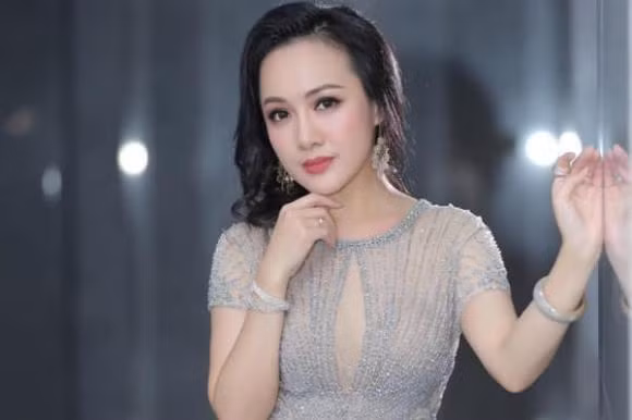 Bên cạnh những dấu ấn riêng, Hoài Anh còn được vinh danh giải thưởng "Người dẫn chương trình yêu thích", "BTV lên hình ấn tượng nhất" của VTV Awards. Tuy nhiên theo thông tin mới nhất, Hoài Anh sẽ ngừng làm việc tại Ban Thời Sự vào cuối năm 2021.