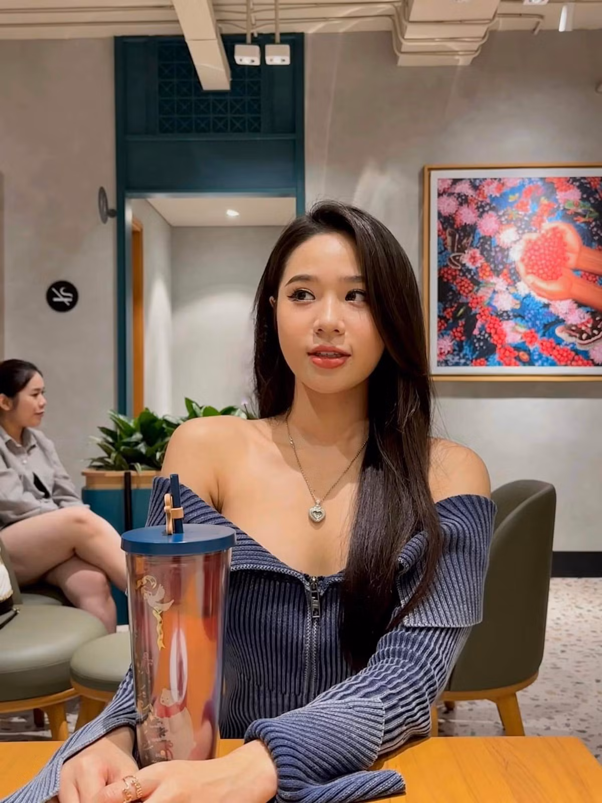 Trên trang cá nhân, Bảo Châu còn chia sẻ những clip trong phòng tập nhận được nhiều lượt yêu thích của hội chị em.