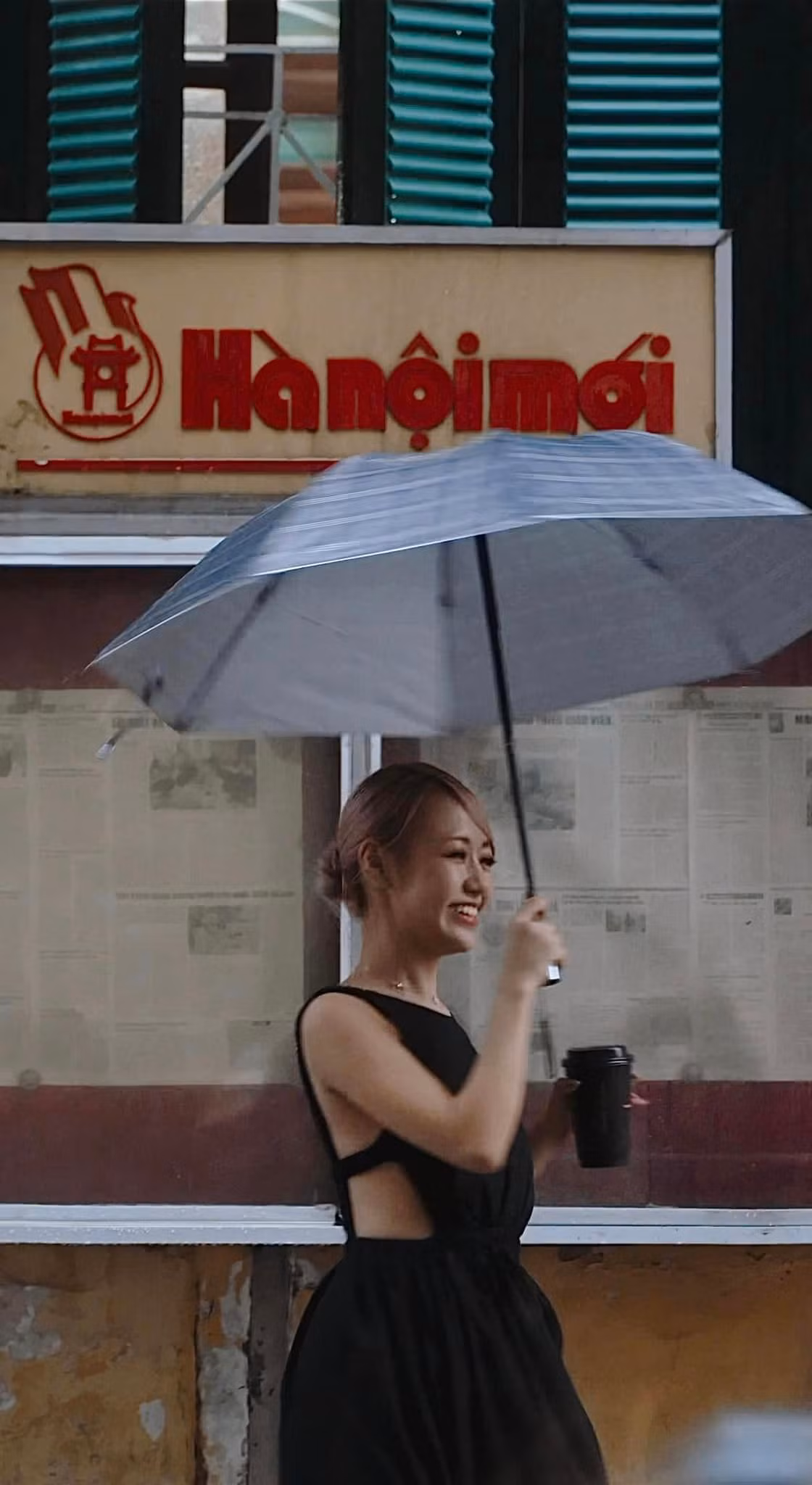 Nhờ vẻ ngoài ấn tượng, Phoanh Charmmie được nhiều tạp chí, trang báo mời làm mẫu ảnh, đồng thời mọi hoạt động trên trang cá nhân của cô đều thu hút sự quan tâm của nhiều netizen.