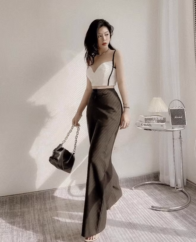 Với nickname "con buôn" và giờ thêm công việc của 1 KOLs, chủ sở hữu 2 shop quần áo Phương Thảo đã tự mua xe Mercedes ở tuổi 21.