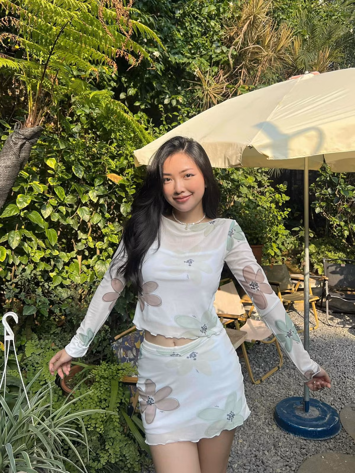 Ngoài bình luận của Hòa Minzy, một loạt bạn bè, các fan cũng vào tấm tắc khen nhan sắc của Mai Hà Trang. “Xinh quá chị iu”; “Xinh tóa”; “Mê thật”…