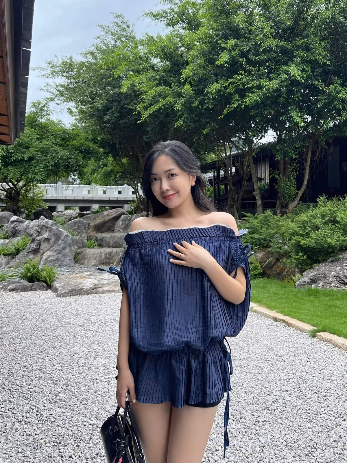 Tranh thủ mùa giải mới chưa bắt đầu, Đức Chinh đã cùng vợ Mai Hà Trang đi nghỉ dưỡng tại Quảng Ninh trong dịp 2/9.