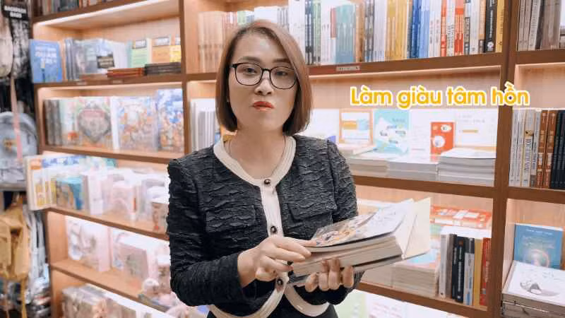 Chị cả của Khánh Vy từng bảo vệ cả ba bậc Cử nhân, Thạc sĩ, Tiến sĩ, và đều đạt thủ khoa cả 3 lần bảo vệ luận án. Với Khánh Vy, chị cả là người truyền cho cô động lực nhiều nhất trong việc học tập.