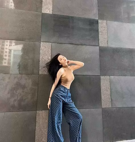 Nhiều ý kiến đánh giá Thanh Huyền là người đẹp có nhan sắc nổi bật nhất trong số các cô gái Quang Hải từng hẹn hò.