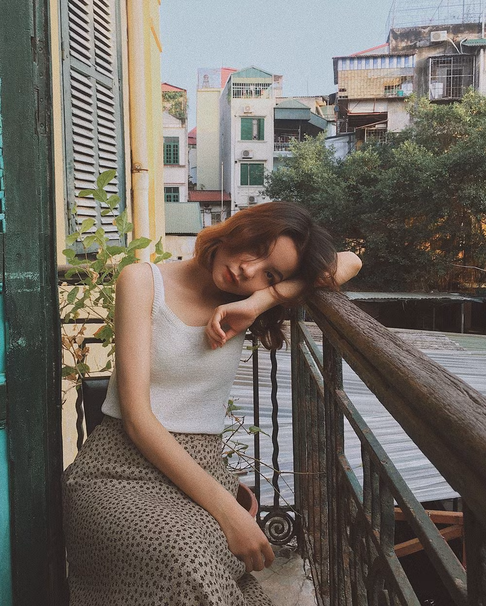 Kể về hành trình cho ra đời bài Chị ong nâu phiên bản thất tình, Soi Nguyễn cho biết rằng cô và một người bạn tên là Nhật (cùng team Hwang Cho) ngồi với nhau, sau đó cả hai cùng ngẫu hứng nghĩ ra ý tưởng phối ca từ bài hát thiếu nhi trên nền nhạc trữ tình và khi thấy lạ lạ nên đã thu âm lại.