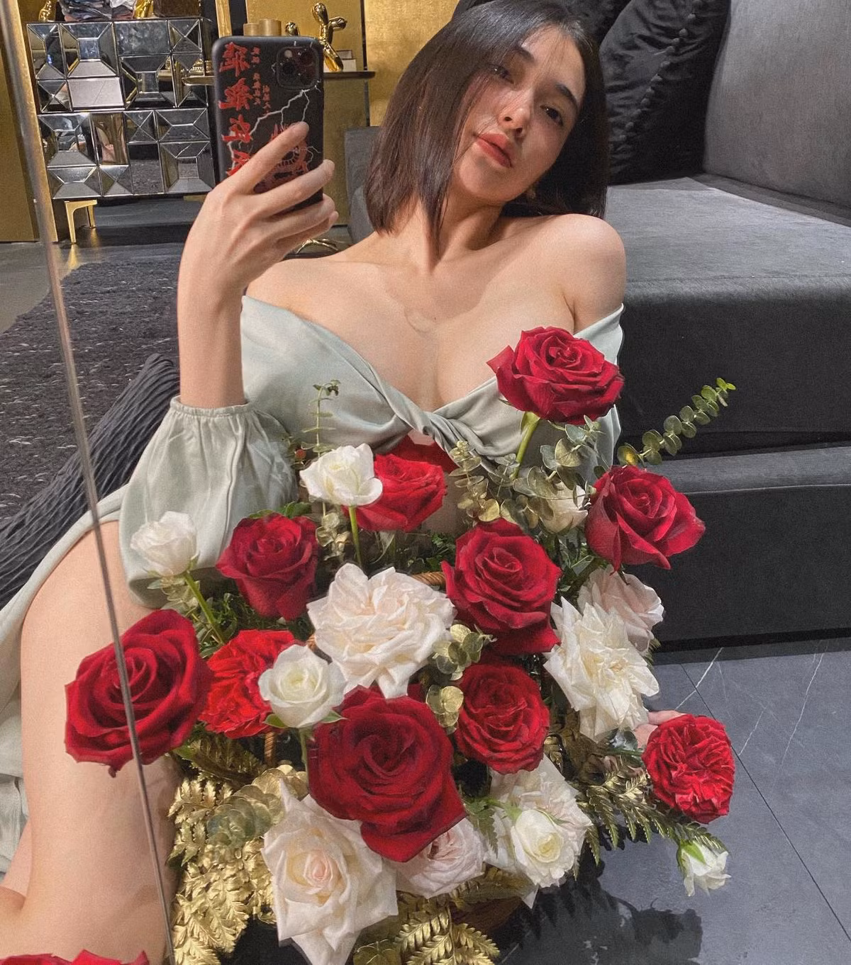 Với một hot girl vốn có dáng hoàn hảo như Lê Bích Trăm, chẳng kiểu trang phục nào có thể làm khó cô nàng.