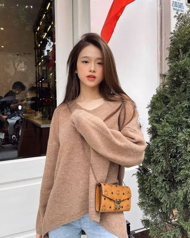 Linh Ka giờ đây đã liên tục xuất hiện với sự kín đáo, ít phô bày cơ thể như trước.