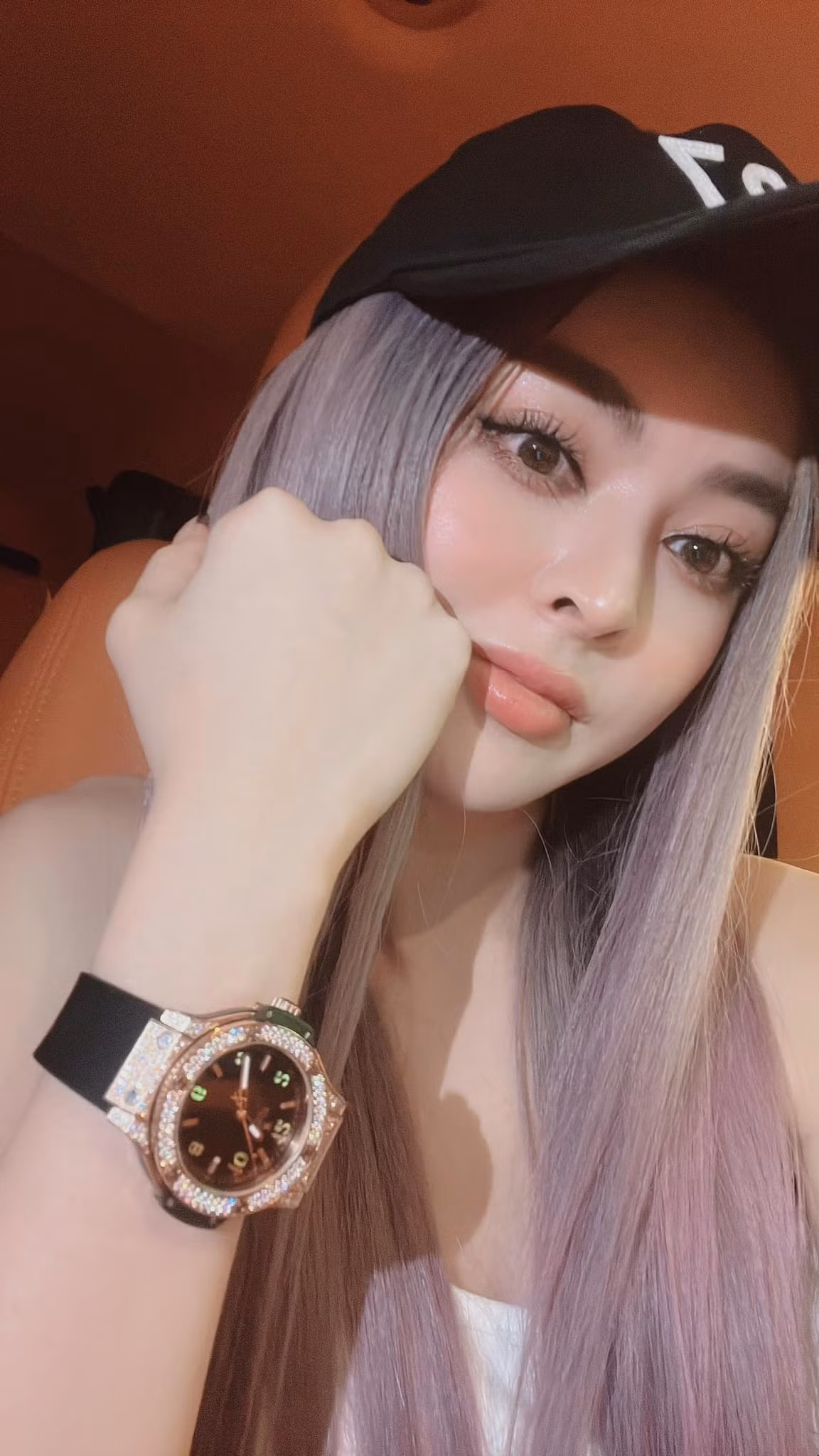 Nổi tiếng là "hotgirl bán hàng", Trang Nemo còn được biết đến với nhan sắc nổi bật và tâm sức đầu tư cho vẻ đẹp của mình không kém người nổi tiếng nào.