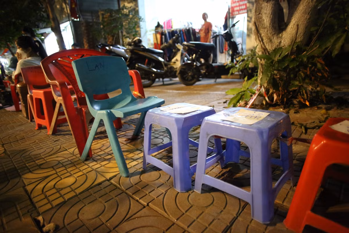 Dự kiến, thời gian phát vé mời xem trận chung kết cho người hâm mộ bắt đầu từ 7h sáng ngày 21/5 tại SVĐ Cẩm Phả và Cung quy hoạch tỉnh.