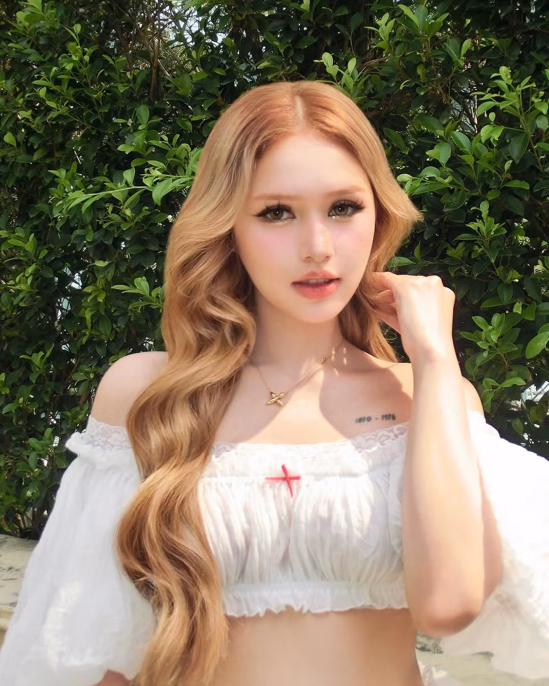 Vẻ đẹp thuần khiết, trong sáng của nàng hot girl Instagram từng được ví như "nàng thơ thế hệ mới" - khiến cộng đồng mạng yêu mến và nhanh chóng trở thành gương mặt nổi bật trong giới người đẹp Việt.