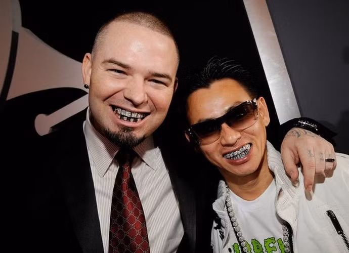 Johnny Đặng là một thợ kim hoàn cực kỳ thành công trên thế giới khi từng chế tạo ra hàng loạt bộ trang sức cho người nổi tiếng. Những sản phẩm anh làm ra đều được các ngôi sao đình đám như Justin Bieber, Miley Cyrus, Binz,.. cực kỳ ưa chuộng.