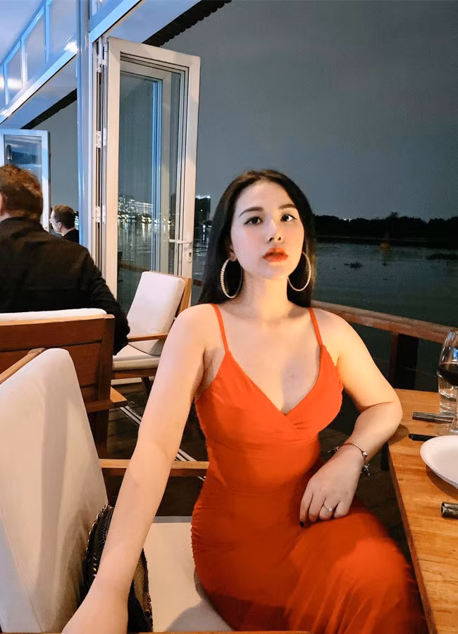 Thanh Nhàn được gia đình và bạn bè ủng hộ hết mình trong cả sự nghiệp lẫn phong cách riêng đang theo đuổi. Thay vì bận tâm vì những lời gièm pha từ bên ngoài, cô muốn tập trung thời gian cho công việc.