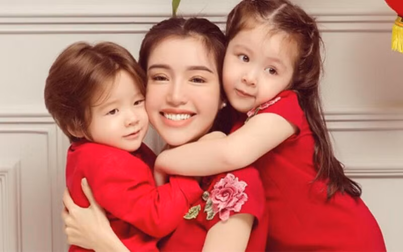 Diện mạo lạ lẫm của Cadie Mộc Trà khiến người theo dõi trầm trồ.