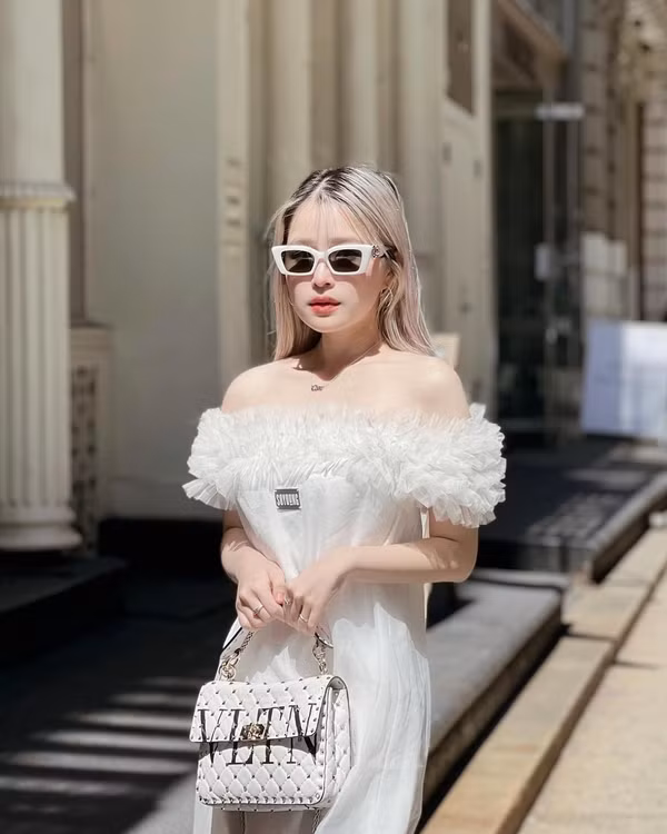 hông chỉ sở hữu ngoại hình xinh xắn, đáng yêu và học vấn khủng, Chao còn là một hot girl Gen Z và “rich kid” chính hiệu.