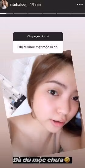 Cụ thể, Nhật Lê để lại dùng trạng thái: "Có thể cậu sẽ không đến được nơi mà mình định sẵn nhưng tớ tin rằng... Sau tất cả cậu sẽ luôn kết thúc ở một nơi bản thân thực sự thuộc về".
