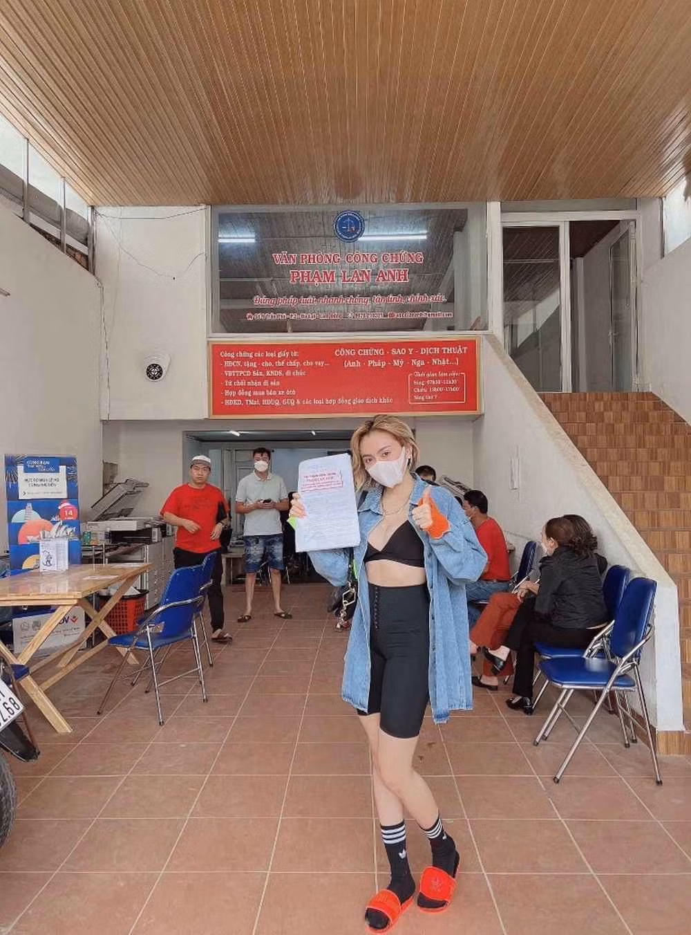 Trong bài chia sẻ của mình, Trang Nemo có viết: "Chuyện là đi du lịch ở ké nhà người anh, thích thích thế nào quyết định xuống 20 tỷ mua miếng đất mặt tiền view thung lũng ngay lập tức. Trang Nemo hay vậy lắm. Hứng hứng mua luôn. Ai quen biết công ty xây dựng xịn, uy tín chỉ em với ạ!".