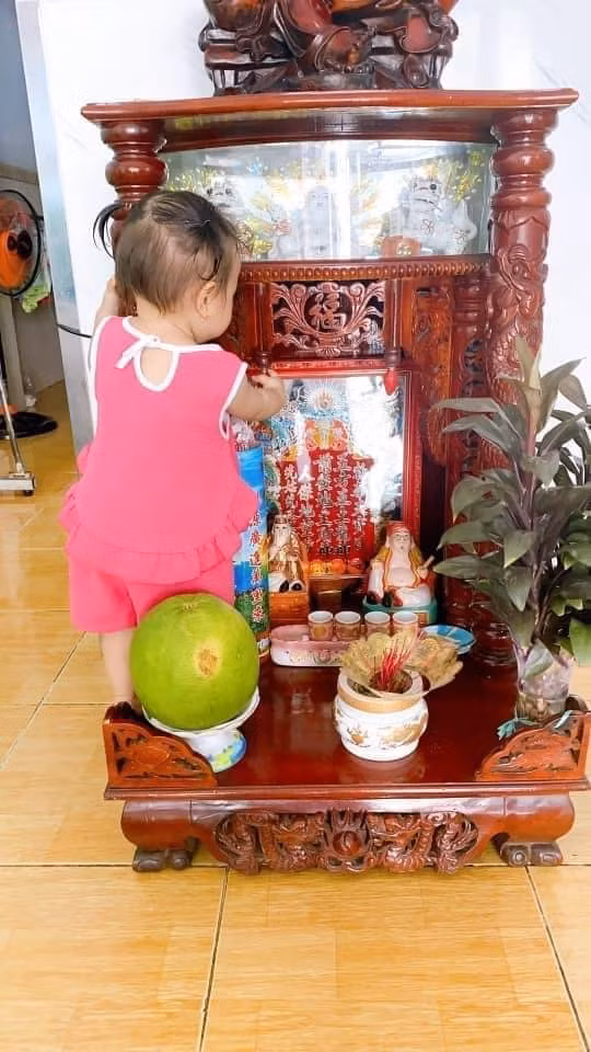 Mới đây, trên MXH xuất hiện không ít hình ảnh các con gái với nhiều tình huống nghịch ngợm "dở khóc dở cười"