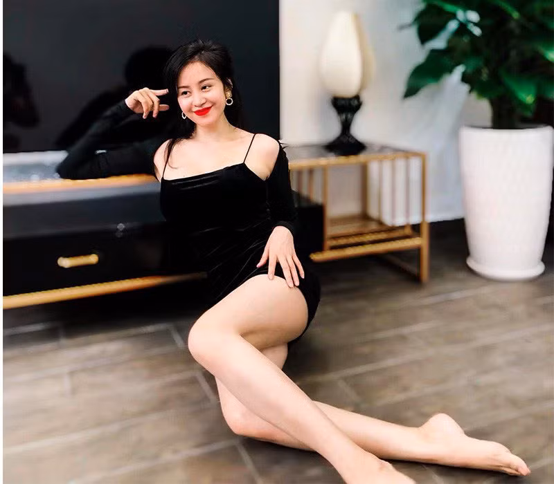 Trên trang cá nhân, Bà Tưng từng khoe những bức ảnh được chụp tại nhà riêng cực quyến rũ và sang chảng khiến ai nhìn cũng thích mê.