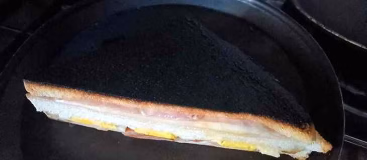 Món bánh sandwich ‘bóng đêm’ chăng?