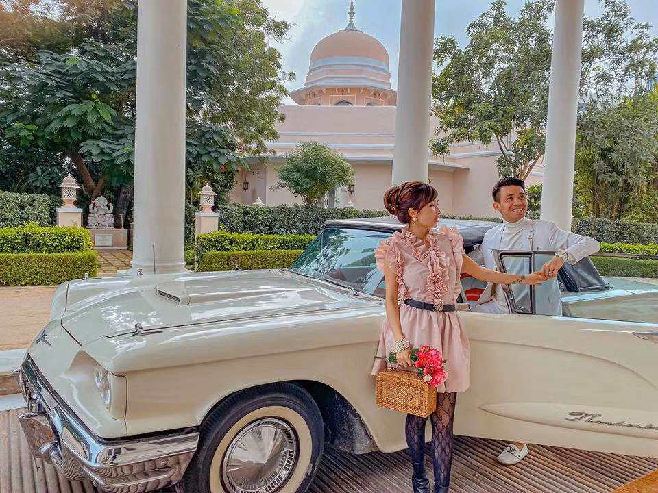 Không chỉ khoe xe, khoe đồng hồ, cặp đôi Minh Nhựa và Mina Phạm còn khiến nhiều người phải ấn follow trang cá nhân vì những bức ảnh chuẩn "sang - xịn - mịn".