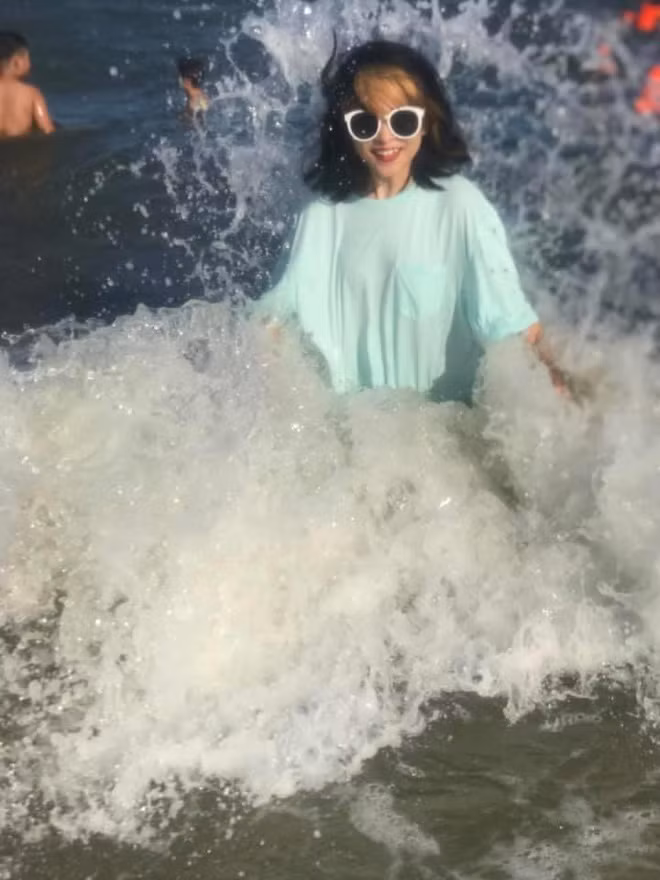 Nhờ người yêu chụp ảnh đối với hội chị em luôn là một việc có phần hơi "mạo hiểm", thế nhưng mỗi khi đi chơi, du lịch cùng nhau thì không thể thiếu màn chụp ảnh check-in.