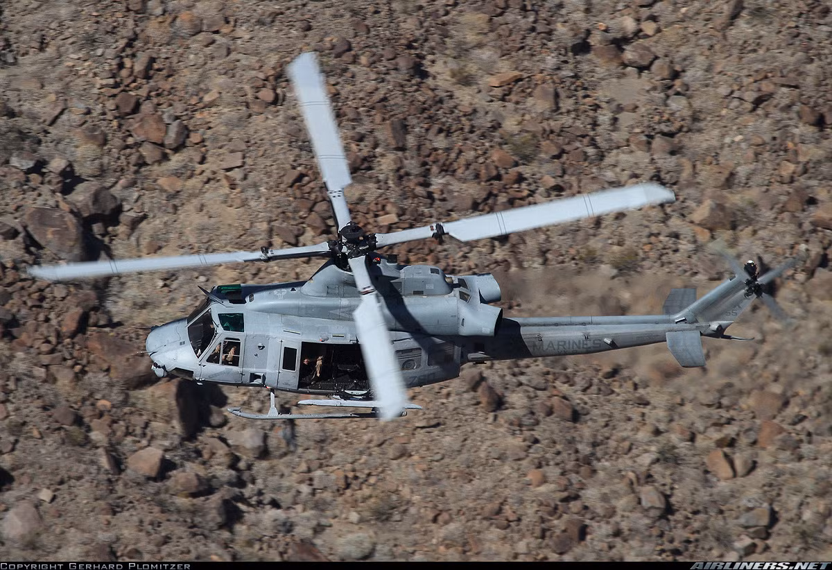 Trực thăng vận tải đa năng UH-1Y Venom mới được hãng Bell đưa vào sản xuất năm 2001 dành cho khách hàng chính là Thủy quân Lục chiến Mỹ. Đây là phiên bản hiện đại nhất của dòng UH-1 hiện nay với hàng loạt cải tiến mới. Nhưng tập trung chủ yếu vào việc cải tiến hệ thống động lực với cặp động cơ tuốc bin trục T700-GE-401C cùng bộ truyền động mới. Đặc biệt, cánh quạt hai lá đặc trưng của UH-1 đã được thay thế bằng cánh quạt 4 lá làm bằng vật liệu composite có khả năng chống được đạn pháo 23mm, tăng tốc độ, tăng 50% tầm hoạt động, giảm rung đáng kể khi hoạt động, tăng tải trọng.