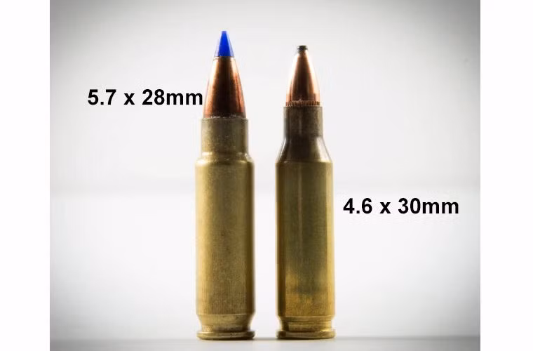 Đặc biệt, Heckler &amp; Koch đã phát triển một loại đạn đặc biệt 4,6 x 30mm dành riêng cho MP7. Đầu đạn khá thon, mũi nhọn bằng đồng bọc thép hoặc vỏ hợp kim lõi chì cho khả năng xuyên giáp rất cao. Ở cự ly 200m đạn này có thể xuyên qua áo giáp CRISAT.