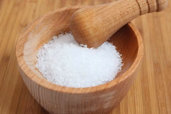 Các nhà nghiên cứu đã đưa ra kết luận, việc ăn quá nhiều muối trong chế độ ăn sẽ gia tăng gấp vài lần nguy cơ mắc bệnh tim mạch, bệnh huyết quản và bệnh alzheimer.