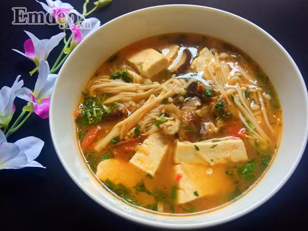 Thành phẩm: Như vậy là chúng ta đã hoàn thành xong món canh nấm đậu phụ rồi đấy.