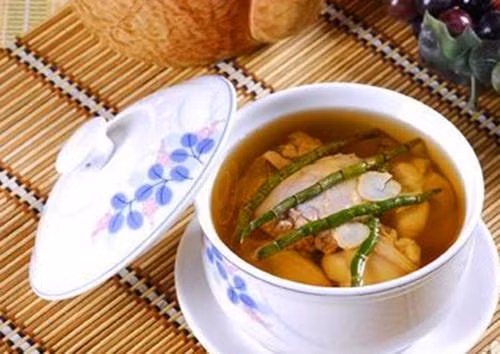 Bất kể là bạn lựa chọn loại trà nào trên đây để uống thì cũng nên hạn chế ăn cay nóng, hạn chế đồ nhiều dầu mỡ, đồ kích thích.