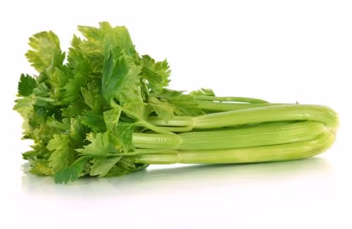 Kiểm soát huyết áp bằng cần tây: Một nghiên cứu của Hiệp hội huyết áp Mỹ đã chỉ ra, uống đều đặn nước ép cần tây ép sẽ giúp hạ huyết áp hiệu quả.