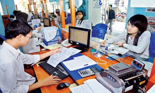 Mỗi năm cả nước phải giảm 70.000 người trong biên chế, nhưng thực tế sau hai năm thực hiện tăng lên 96.000. Ảnh: PV.