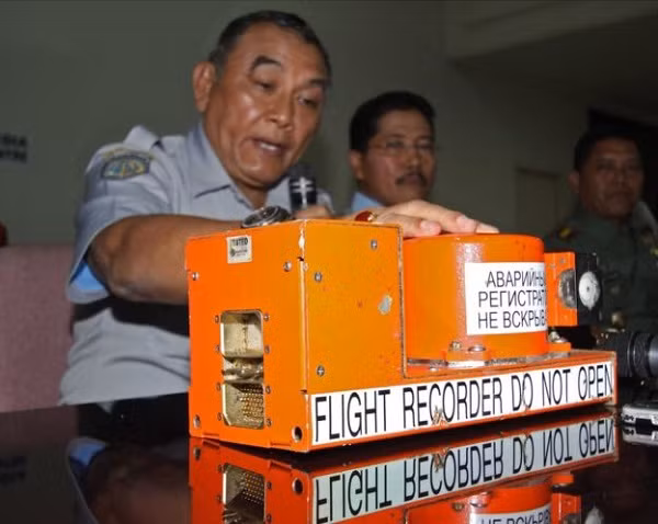 Sự thật bất ngờ về hộp đen máy bay ít ai hay Su that bat ngo ve hop den may bay it ai hay