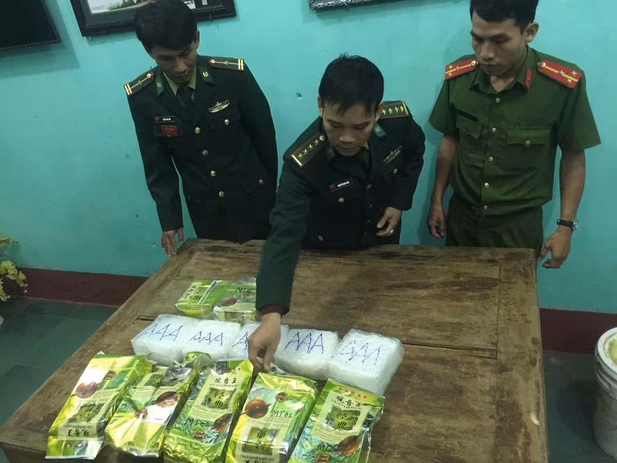 Bi mat dong troi trong nhung vat la co chu Trung Quoc troi dat vao bo bien