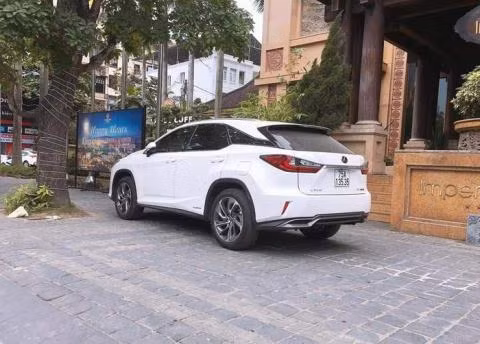 Thông tin bất ngờ vụ 'lùm xùm' cấp biển số VIP cho xe sang Lexus - Hình 3 Thong tin bat ngo vu 'lum xum' cap bien so VIP cho xe sang Lexus-Hinh-3