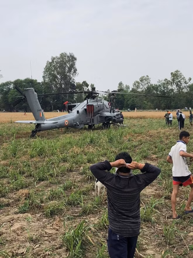 Nguyên nhân tiếp theo cũng làm IAF rơi nhiều máy bay là họ thiếu máy bay huấn luyện phù hợp; theo quy trình huấn luyện của IAF, học viên phi công quân sự bắt đầu bay trên các máy bay huấn luyện cơ bản, sau đó chuyển sang các máy bay huấn luyện phản lực trung gian (IJT), trước khi tốt nghiệp, học viên sẽ được bay huấn luyện phản lực tiên tiến (AJTs).