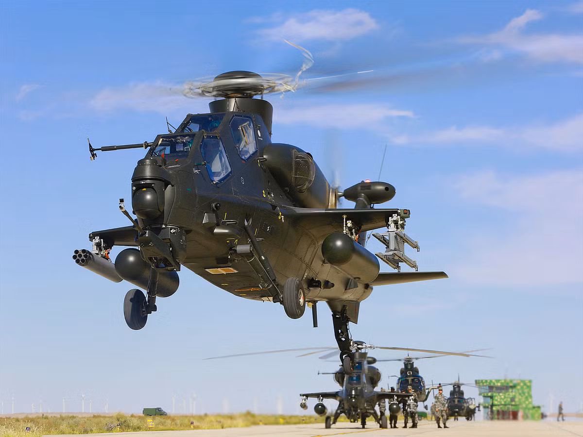 Z-10 hay còn gọi là WZ-10 được biết tới là mẫu trực thăng tấn công số 1 của Quân đội Trung Quốc hiện nay, do Tổng Công ty Công nghiệp hàng không Trường Xuân (CAIC) sản xuất từ năm 2003 tới nay với số lượng gần 120 chiếc. Đơn giá một chiếc khoảng 17 triệu USD. Nguồn ảnh: Otvaga