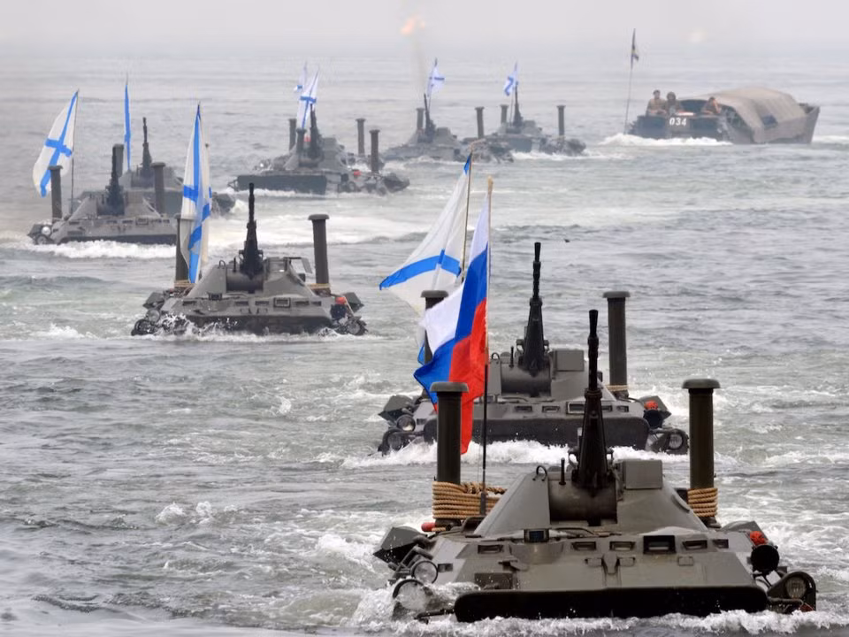 Vladivostok, thành phố đông nhất của Nga và là quê hương của Hạm đội Thái Bình Dương, sẽ cho thấy khả năng của Hải quân Nga bằng các đợt diễn tập tác chiến chống đổ bộ và đổ bộ ngay trong Ngày Hải quân.