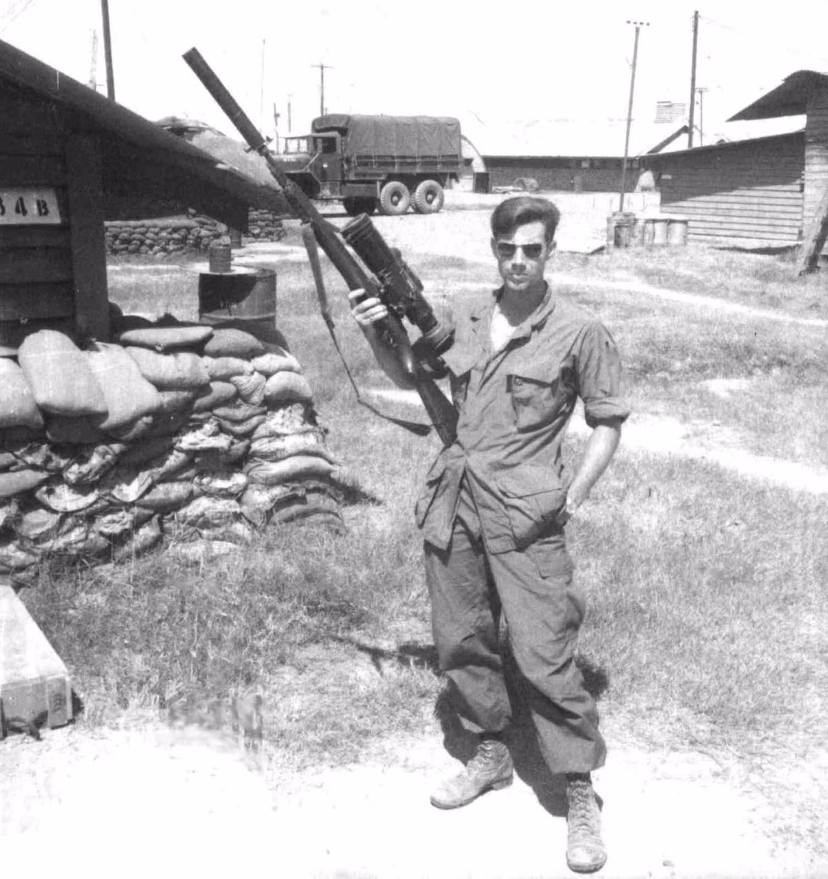 Thay thế cho khẩu M1903 chính là khẩu M40, khẩu súng này xuất hiện nhiều trên chiến trường Việt Nam giai đoạn cuối chiến tranh, được sử dụng bởi Thủy quân Lục chiến Mỹ. Nguồn ảnh: Postwar.