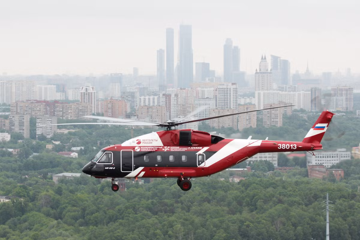 Mi-38T sẽ lấp đầy khoảng trống giữa trực thăng vận tải Mi-8 và gã khổng lồ Mi-26, giúp tăng cường năng lực vận tải đường không chiến thuật cho quân đội Nga. Ảnh: 50skyshades.