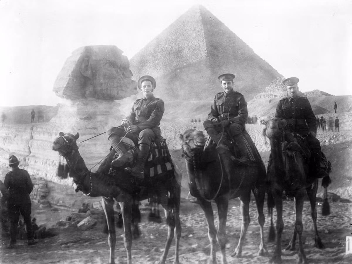 Trong năm 1918, phía Anh tính rằng mỗi giờ, quân đội của họ ở châu Âu bắn hết một lượng đạn tương đương với giá trị 4 triệu Bảng. Con số này bao gồm cả đạn súng trường và đạn pháo các loại. Nguồn ảnh: Theatlantics.