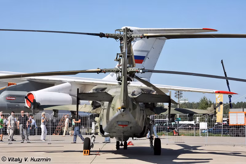 Ka-52 được trang bị một loạt các hệ thống cảm biến hiện đại cho phép thực hiện nhiều nhiệm vụ cùng lúc. Ảnh: Vitaly V.Kuzmin.