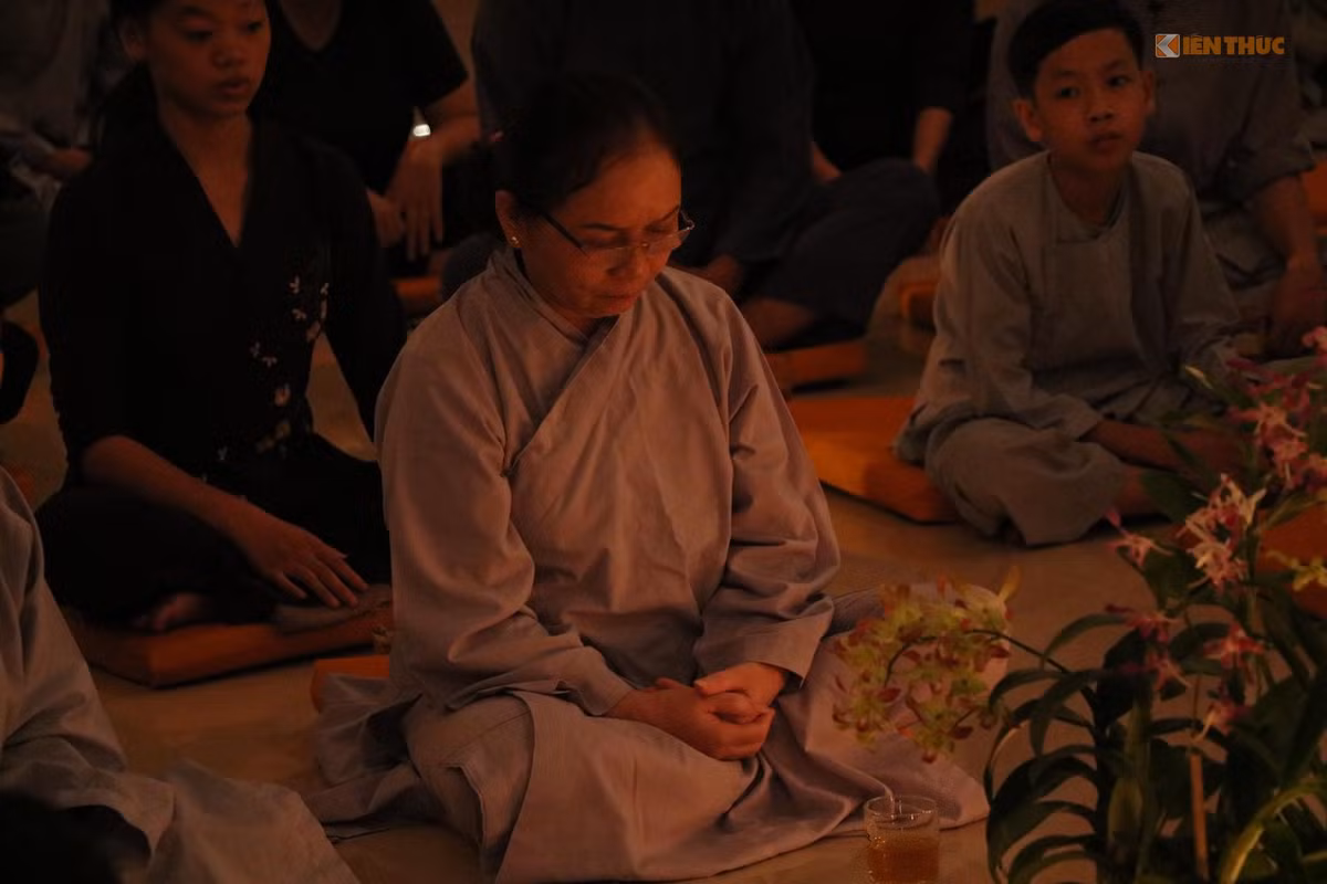 Trà đạo không có triết lý cao siêu, không phô trương cầu kỳ, chỉ kín đáo, yên tĩnh. Nó đã nghiễm nhiên trở thành loại tín ngưỡng tâm linh đã mê hoặc ngay những tâm hồn nhạy cảm và hướng nội. Ảnh: Trung Hiếu.