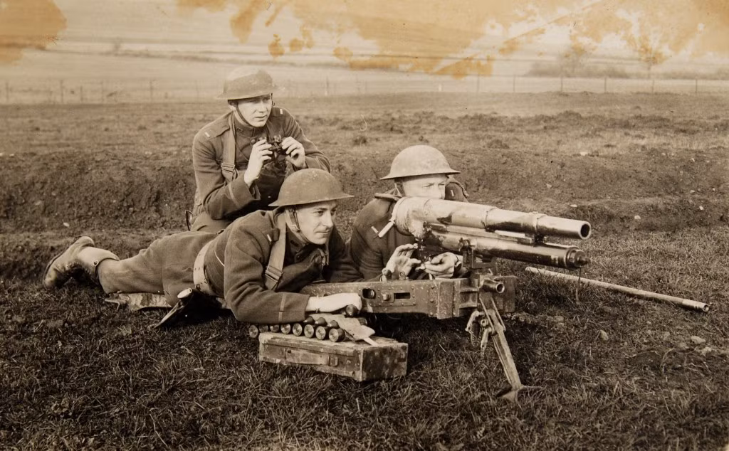 Cuối cùng là khẩu pháo 37 mm Mle 1916 do Pháp sản xuất, đây là khẩu pháo có trọng lượng nhẹ nhất từng được sản xuất trong Chiến tranh Thế giới thứ 1 nó chỉ nặng 160 kg và có thể dễ dàng tháo rời, vận chuyển chỉ bằng hai hoặc ba người. Nguồn ảnh: Military.