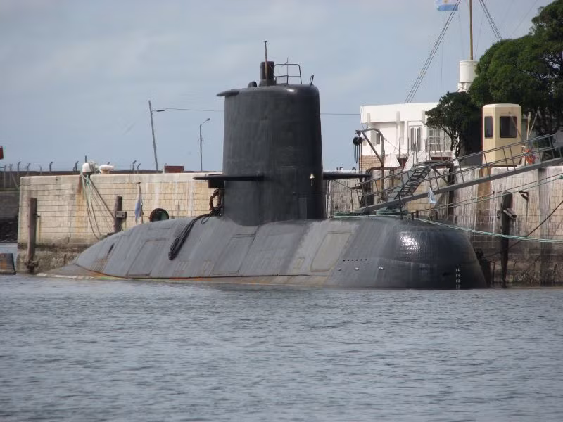 Sau vụ tai nạn đó, hiện Hải quân Argentina chỉ còn duy nhất chiếc ARA Santa Cruz (S-41) có mặt trong biên chế. Và nay khi nó vào xưởng thì Argentina cơ bản mất khả năng tác chiến dưới mặt nước dù cho họ vẫn còn ít nhất một chiếc Type 209 nhưng cũng đã quá cũ và từng xảy ra sự cố những năm gần đây. Nguồn ảnh: Wikipedia