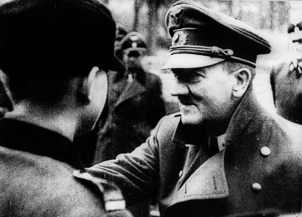 Bức hình cuối cùng của Hitler được chụp trước khi y tự tử trong Hang Sói. Nguồn ảnh: Theatlantics.