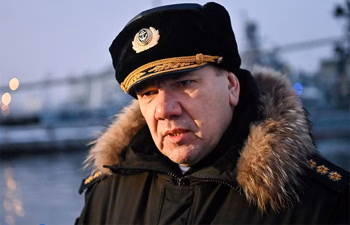 Theo hãng tin RT, ngày 2/4, Bộ trưởng Bộ Quốc phòng Sergei Shoigu thông báo, Tổng thổng Putin vừa ra sắc lệnh bổ nhiệm loạt nhân sự cấp cao của Hải quân Nga, trong đó Đô đốc Alexander Moiseev giữ chức Tư lệnh. Ảnh: TASS.